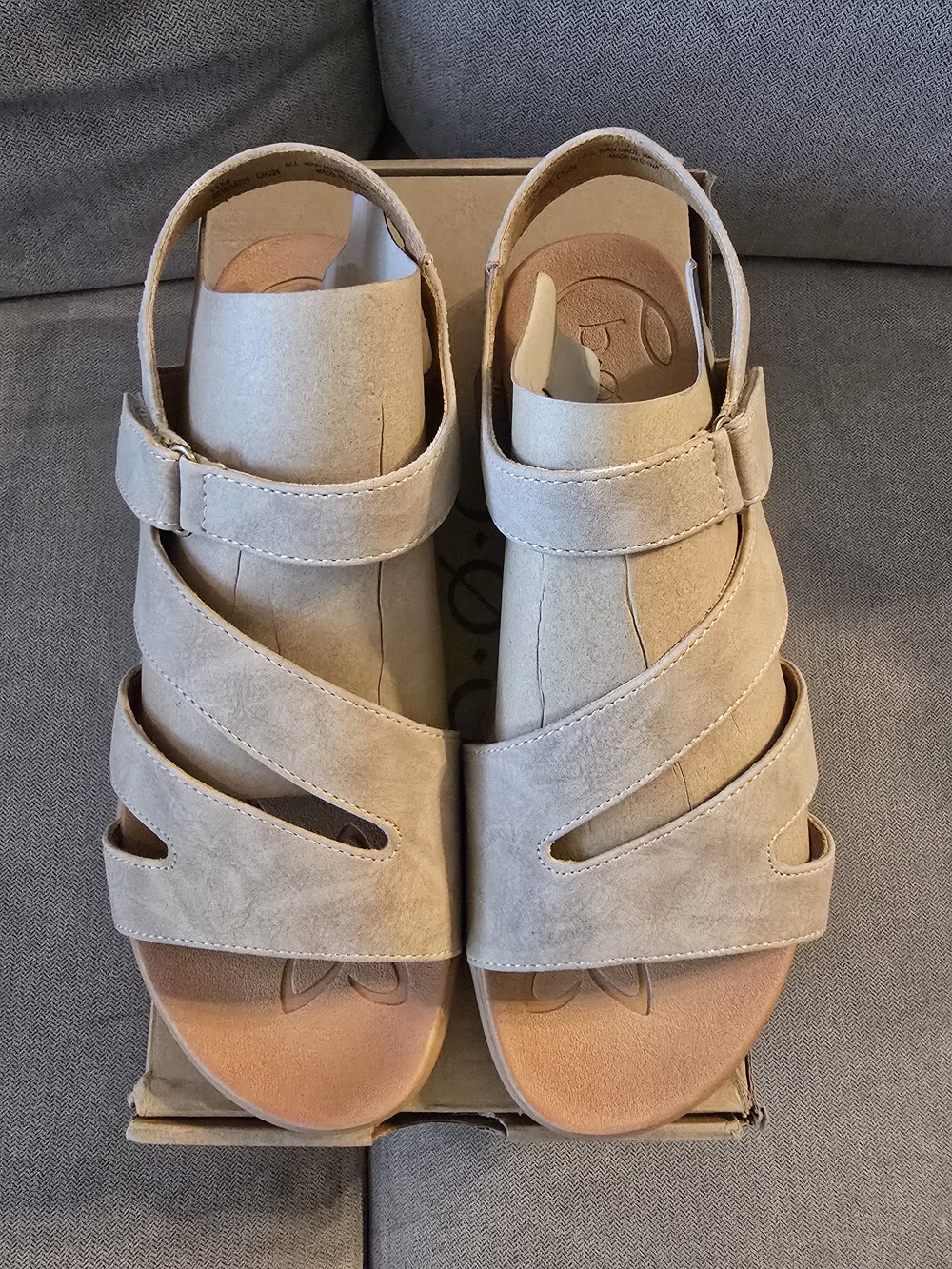 NIB BOC Women's Beige Suede Strappy Comfort Sandals - 11
